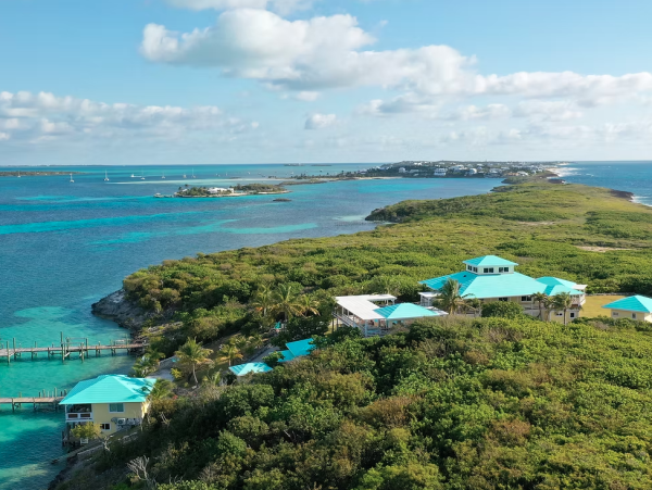 Luxurious Island Retreat with Breathtaking Views in Hope Town